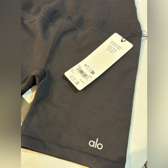 1/.  Seamless Ribbed Favorite Short - Picture 3 of 3